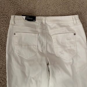 NWT Refuge skinny boyfriend white pants